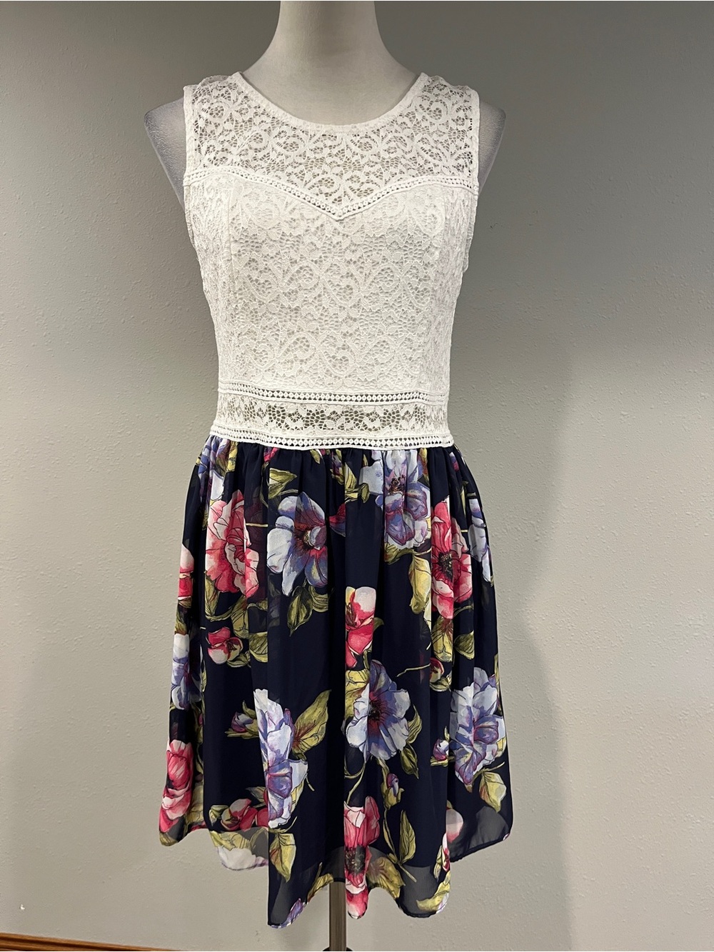 White Lace Top Navy Floral Skater mini teen juniors Dress size 13
